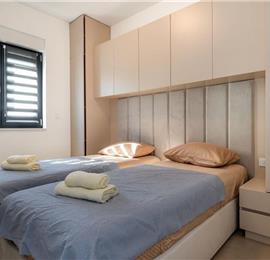 4 Bedroom Villa with Pool near Vodice town, Sibenik Riviera, sleeps 8